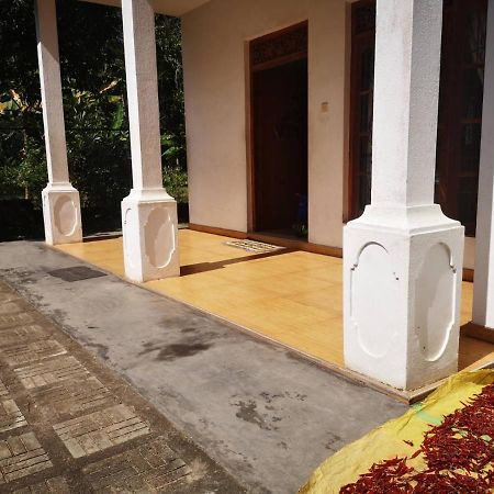 Sithu Guesthouse ベントータ エクステリア 写真