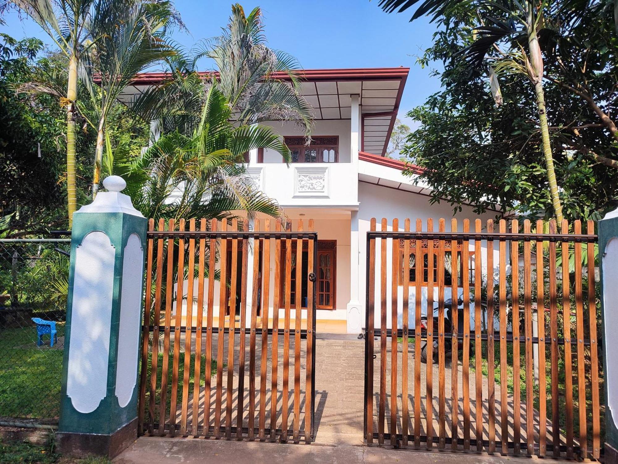 Sithu Guesthouse ベントータ エクステリア 写真
